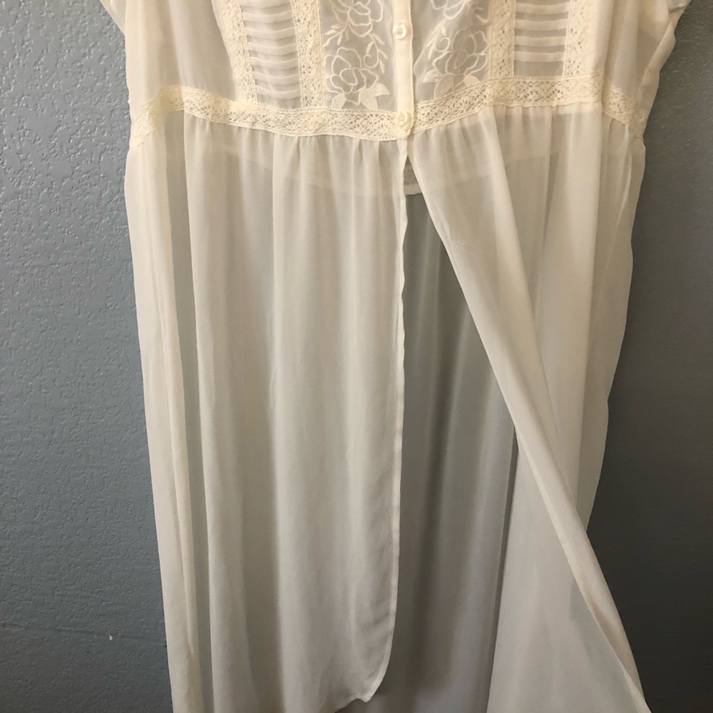 Torrid White High-Low Top - Picture 5 of 12